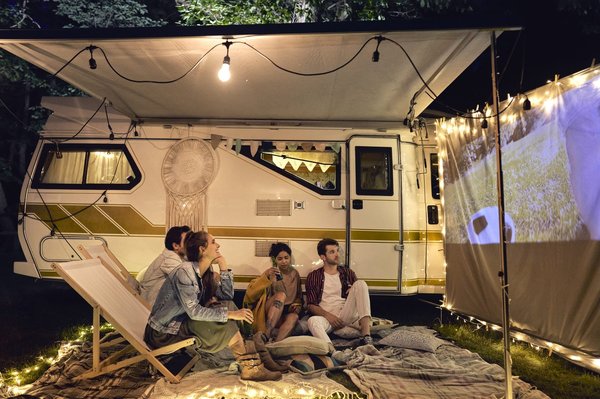 Le Camping Rancho Davaine propose-t-il des emplacements pour camping-cars ?